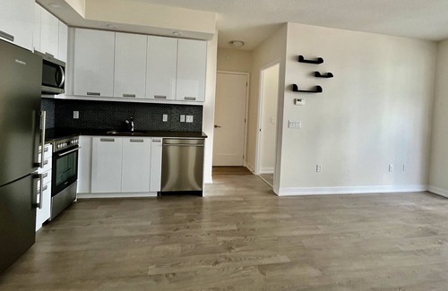 Mount Pleasant East Apartment | 2 Bed, 2 Bath, Generous sized new condo, Free underground parking, Whole Food