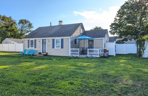 Hyannis House | 2 bed 2 bath house in Hyannis walk to beach, Harbor, Main st, pet friendly fence