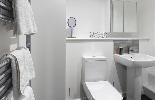 Leicester Apartment | 2 bed 2 bath Luxury Apartment in the City Centre