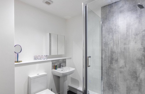 Leicester Apartment | 2 bed 2 bath Luxury Apartment in the City Centre