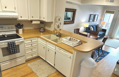 Atlantic Beach Condo | 2 Bed, 2 Bath Oceanfront Condo at Island Beach & Racquet Club
