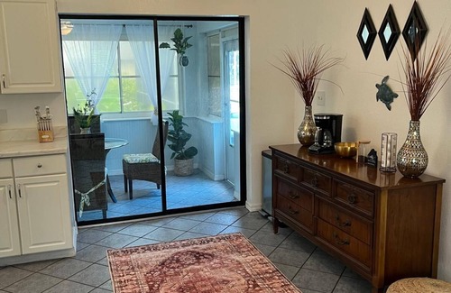 Englewood East House | 2 bed 2 bath private pool home 13 min to the beach, 5 min to golf courses