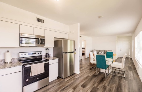 Sunny Isles Beach House | 2 bed 2 bath Beach 1 min walk SEPT Book 3 Nights Pay 2