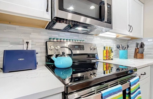 Tropical Cove Condo | 2 bed 2 full bath w/pool, golf included w 30 day