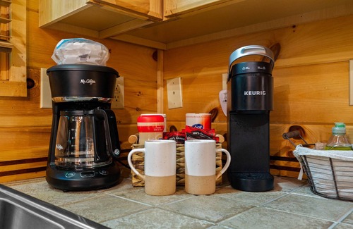 Wears Valley Cabin | 2 Bed/2Bath Cabin w/Private Hot Tub! Backs to GSMNP & 5 min to park entrance!