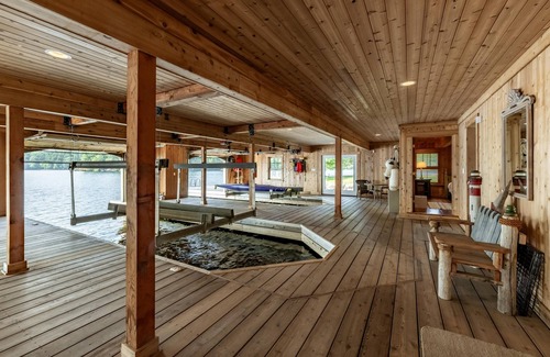 Port Carling Cottage | 2 bed 3 bath boathouse plus bunkie on a beautiful Lake Rosseau frontage!