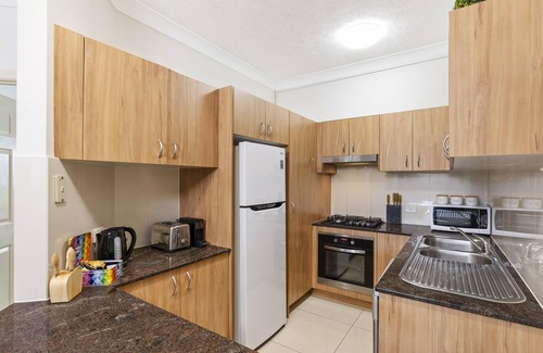 South Brisbane Apartment | 2-Bed Acropol Apartment with Balcony & Parking