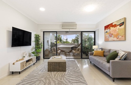 South Brisbane Apartment | 2-Bed Acropol Apartment with Balcony & Parking