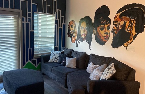 East Side House | 2 bed and 2 bathroom apartment with a patio walking distance to the beltline.
