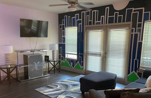 East Side House | 2 bed and 2 bathroom apartment with a patio walking distance to the beltline.