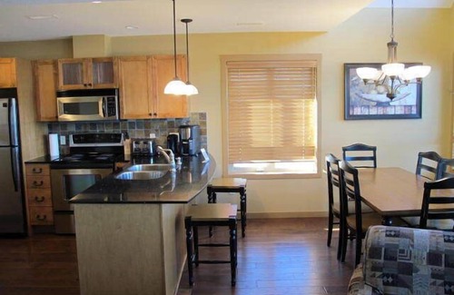 Central Okanagan House | 2 Bed and Loft Lake View Cottage at La Casa!