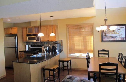 Central Okanagan House | 2 Bed and Loft Lake View Cottage at La Casa!