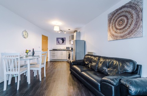 Clayton Apartment | 2 Bed Apartment Balcony Etihad, CO-OP Live