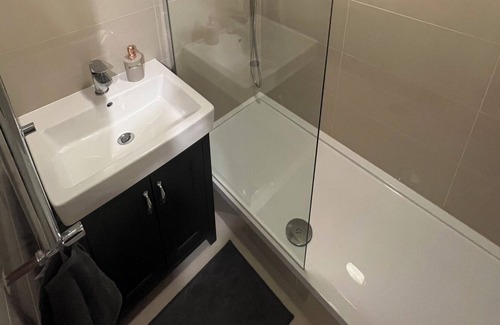 Prince's House | 2 Bed Apartment | Central London | Balcony | WIFI