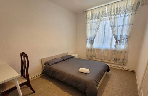 Prince's House | 2 Bed Apartment | Central London | Balcony | WIFI