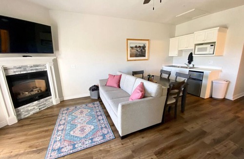 Midway Apartment | 2 Bed Apartment, Chalet on the Creek in Midway