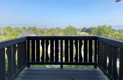 Midway Apartment | 2 Bed Apartment, Chalet on the Creek in Midway