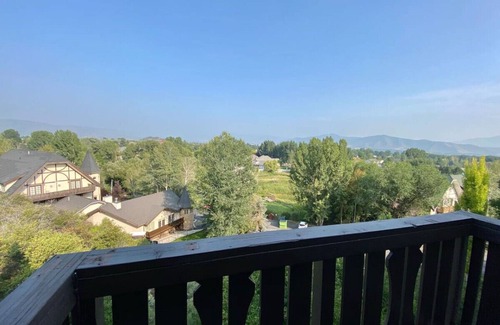 Midway Apartment | 2 Bed Apartment, Chalet on the Creek in Midway