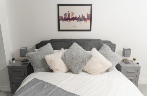 Manchester City Centre Apartment | 2 Bed Apartment, in the heart of Manchester City Centre! 7 mins walk from Piccadilly Station!
