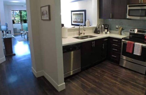 Westwood Apartment | 2 Bed Apartment in a Full Service Building L11-A