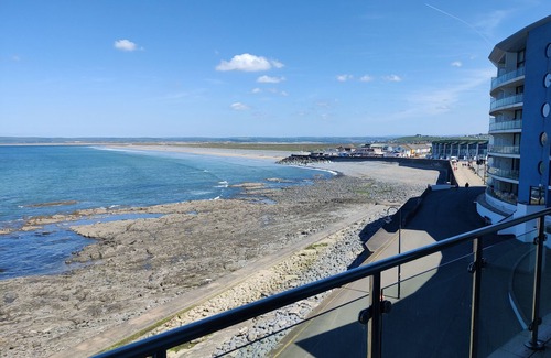 Westleigh Apartment | 2 Bed Apartment overlooking Westward Ho! beach. Close to village.nFree WIFI.