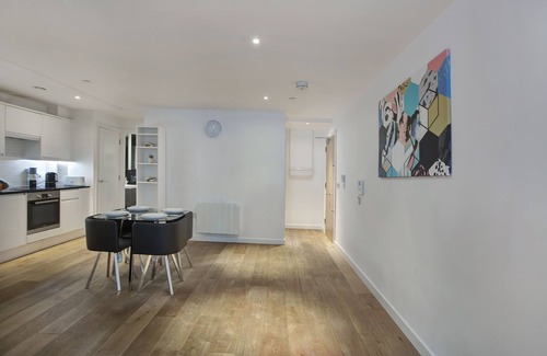 Fairfield Apartment | 2-Bed Apartment, Sleeps 4, Free Parking