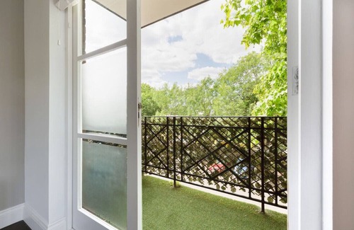 Redcliffe Apartment | 2 Bed Balcony Flat in Fulham