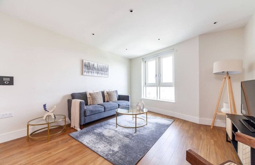 New Cross Apartment | 2 Bed Balcony Flat in Highbury