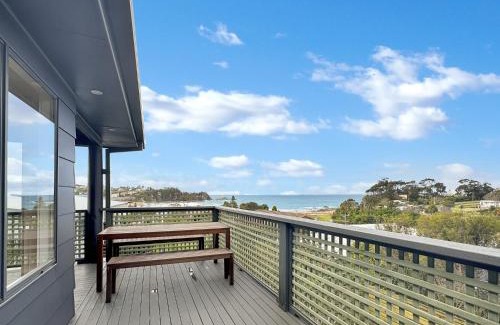 Malua Bay House | 2-Bed Beach Haven with Garden & Alfresco Dining
