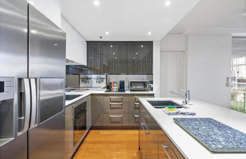 Brisbane Central Business District Apartment | 2-Bed Brisbane City Pad with Pool & Gym
