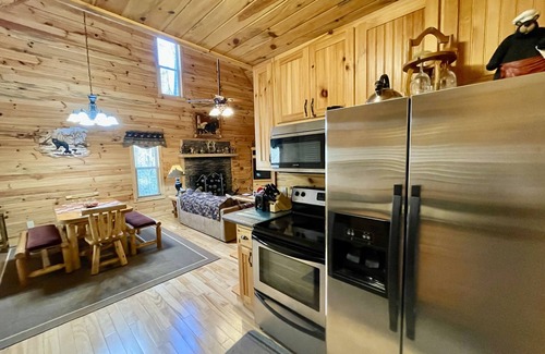 Helen Cabin | 2 bed Cabin w/HOT TUB close to Helen #16