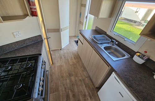 Rhyl Cabin | 2 Bed Caravan Leanne centeal heated