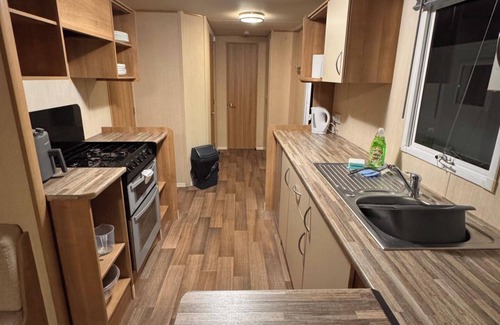 Towyn Ski Chalet | 2 Bed Caravan on Lyons Winkups, Sleeps 6
