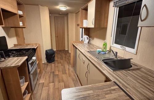 Towyn Ski Chalet | 2 Bed Caravan on Lyons Winkups, Sleeps 6
