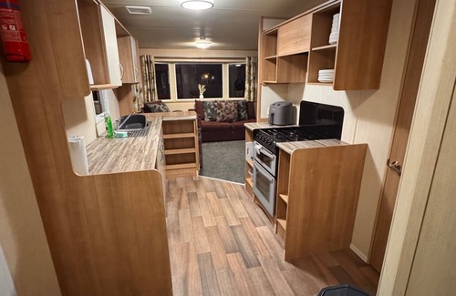Towyn Ski Chalet | 2 Bed Caravan on Lyons Winkups, Sleeps 6
