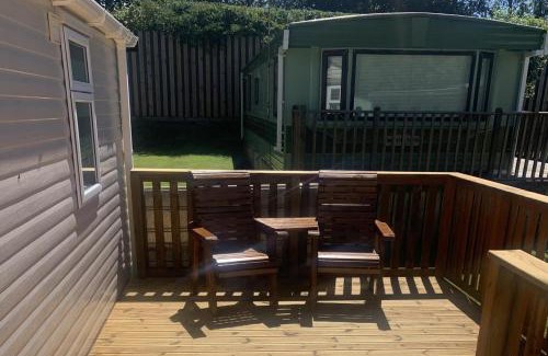 Hawick Ski Chalet | 2 Bed Caravan - Sleeps 6 - Pets - River Teviot