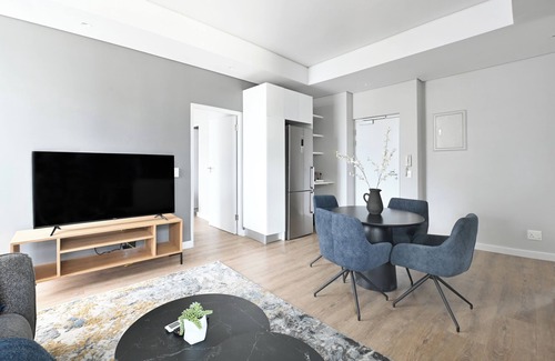 Bo'Kaap Apartment | 2-Bed City Escape with Mountain Views