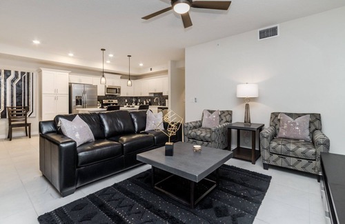 Bay Lake Apartment | 2 Bed Condo/CLOSEST RESORT TO DISNEY/MODERN/STYLISH/Contemporary/Free Wifi
