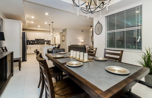 Bay Lake Apartment | 2 Bed Condo/CLOSEST RESORT TO DISNEY/MODERN/STYLISH/Contemporary/Free Wifi