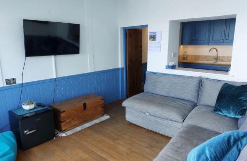 Appledore House | 2 Bed cottage in a fantastic sea front setting