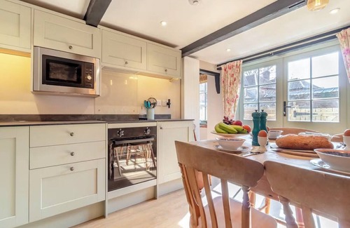 Great Snoring Cottage | 2 bed cottage, perfect for friends, family & pet friendly - in village location