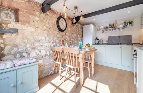 Great Snoring Cottage | 2 bed cottage, perfect for friends, family & pet friendly - in village location