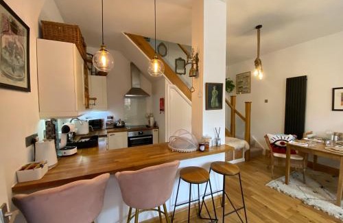 Tynemouth House | 2 Bed Cottage - Sleeps 4 - Wifi - Parking