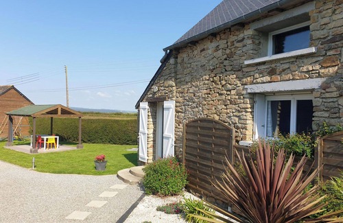 Plemet Cottage | 2 Bed Cottage Sleeps 4 with Pool and Pet Friendly