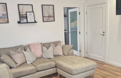 Tyrone Cottage | 2 Bed Cottage-sleeps 4-private Garden-parking