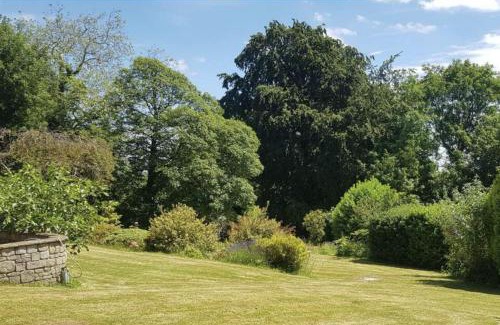 Newton Abbot House | 2 Bed Cottage - Sleeps 4 - Garden Pets Wifi