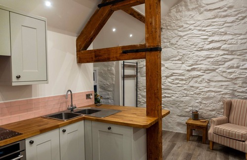 Llanfor Cottage | 2 Bed Cottage with own kitchen and living space