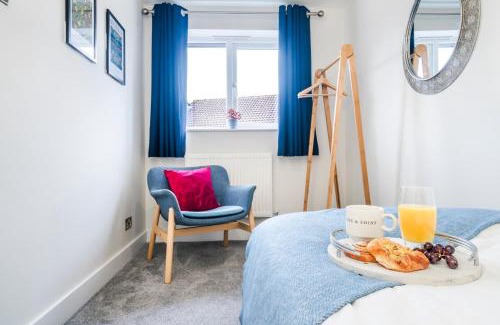 Harlow House | 2 Bed Elegant home with Parking in Harlow