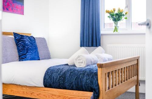 Harlow House | 2 Bed Elegant home with Parking in Harlow