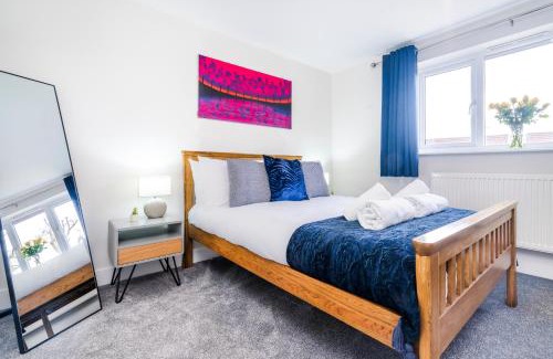 Harlow House | 2 Bed Elegant home with Parking in Harlow